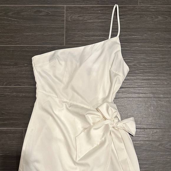 Lulu’s White Silk One Shoulder Spaghetti Strap Tie Front Dress Size M - Picture 2 of 4